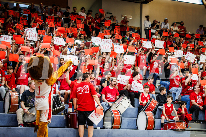 Basketball, win2day Basketball Superliga 2023/24, Halbfinale Spiel 1, Traiskirchen Lions, Oberwart Gunners, Lions Fans
