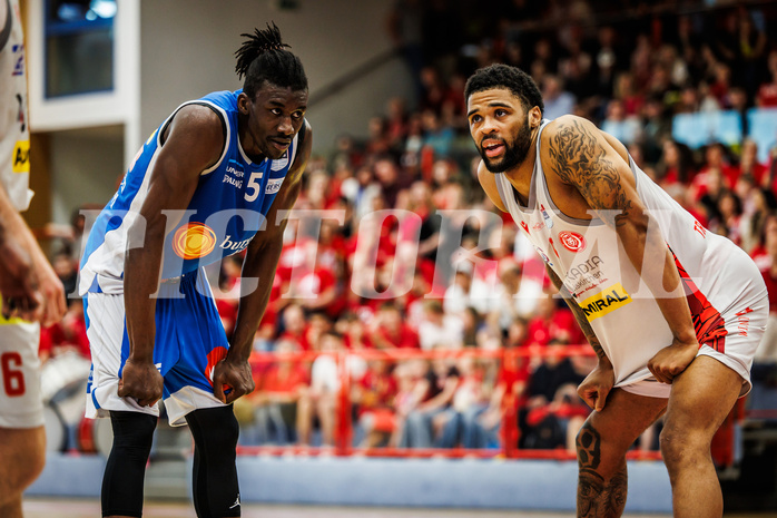 Basketball, win2day Basketball Superliga 2023/24, Halbfinale Spiel 1, Traiskirchen Lions, Oberwart Gunners, Shaquille Rombley (5)