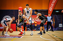 Basketball, Basketball Austria Cup 2023/24, Achtelfinale Spiel 2, Vienna Timberwolves, Flyers Wels, Jakob Szkutta (10), Gavrilo Tepic (4), Ziga Fifolt (13), Christopher Ferguson (20)