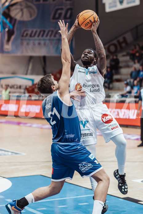 Basketball, Basketball Austria Cup 2023/24, VF Spiel 7, Oberwart Gunners, Dragonz Eisenstadt, Lukas Knor (21), Trevion Lamar (10)