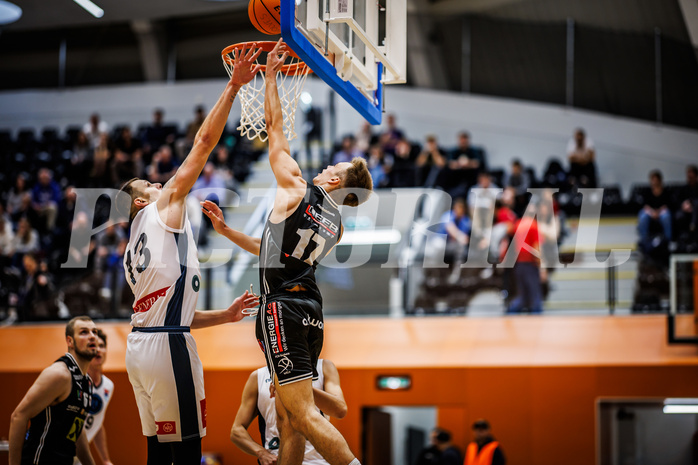 Basketball, Basketball Austria Cup 2023/24, Achtelfinale Spiel 2, Vienna Timberwolves, Flyers Wels, Ziga Fifolt (13), Dejan Kovacevic (17)