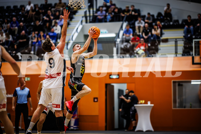 Basketball, Basketball Austria Cup 2023/24, Achtelfinale Spiel 2, Vienna Timberwolves, Flyers Wels, Philipp D'Angelo (9), Gavrilo Tepic (4)