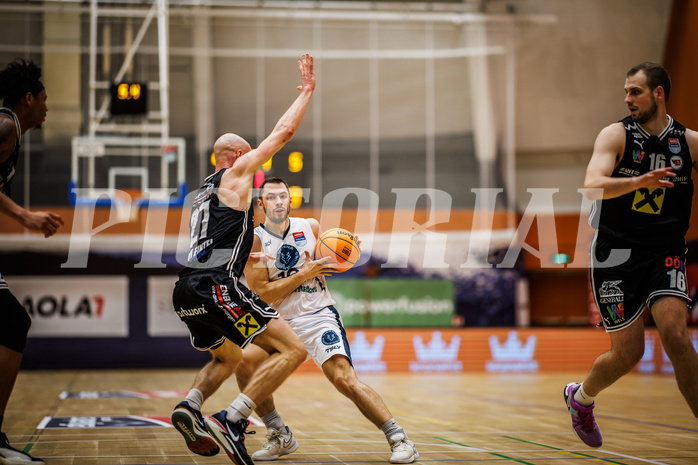 Basketball, Basketball Austria Cup 2023/24, Achtelfinale Spiel 2, Vienna Timberwolves, Flyers Wels, Christian Von Fintel (27), Jakob Szkutta (10)