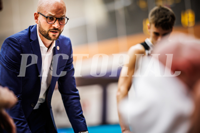 Basketball, Basketball Austria Cup 2023/24, Achtelfinale Spiel 2, Vienna Timberwolves, Flyers Wels, Sebastian Waser (Head Coach)