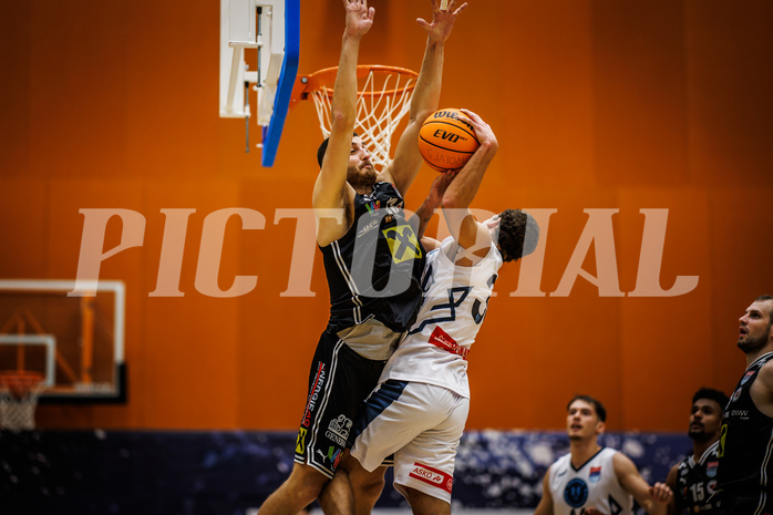 Basketball, Basketball Austria Cup 2023/24, Achtelfinale Spiel 2, Vienna Timberwolves, Flyers Wels, Radii Caisin (13), Oscar Schmit (36)