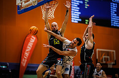 Basketball, Basketball Austria Cup 2023/24, Achtelfinale Spiel 2, Vienna Timberwolves, Flyers Wels, Christian Von Fintel (27), Oscar Schmit (36)