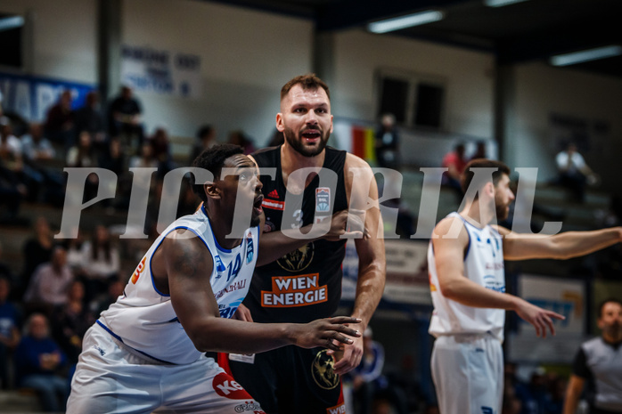 Basketball, bet-at-home Basketball Superliga 2021/22, Grunddurchgang Runde 4, Oberwart Gunners, BC GGMT Vienna, Emondre Rickman (14)