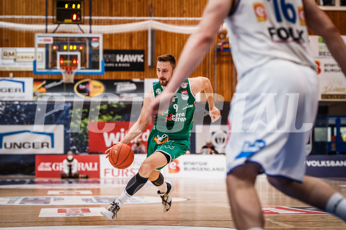 Basketball, bet-at-home Basketball Superliga 2021/22, Playoffs, Viertelfinale Spiel 1, Oberwart Gunners, Kapfenberg Bulls, Milos Grubor (9)