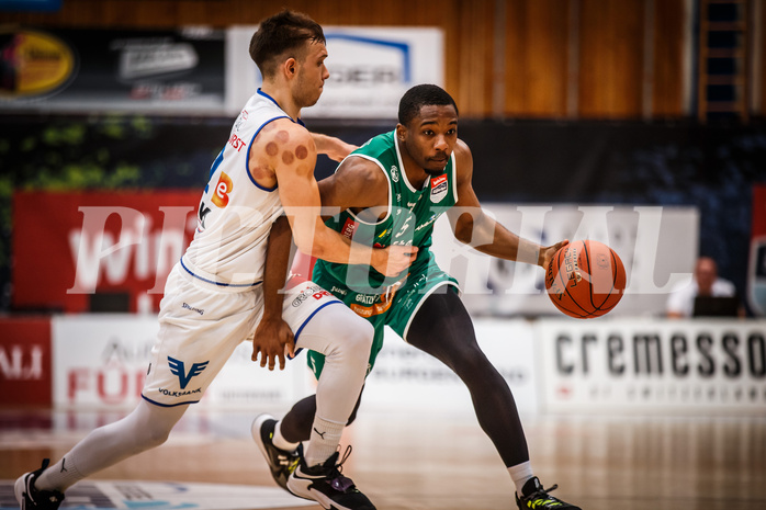 Basketball, bet-at-home Basketball Superliga 2021/22, Playoffs, Viertelfinale Spiel 1, Oberwart Gunners, Kapfenberg Bulls, Joshua Scott (5)