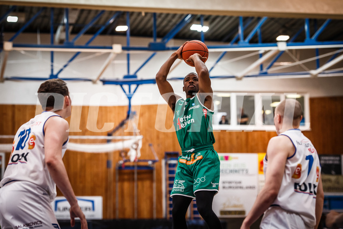 Basketball, bet-at-home Basketball Superliga 2021/22, Playoffs, Viertelfinale Spiel 1, Oberwart Gunners, Kapfenberg Bulls, Joshua Scott (5)