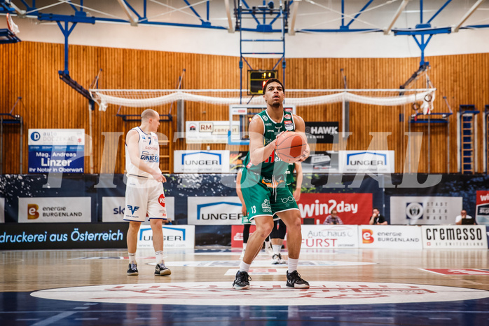 Basketball, bet-at-home Basketball Superliga 2021/22, Playoffs, Viertelfinale Spiel 1, Oberwart Gunners, Kapfenberg Bulls, Derryck Thornton (13)