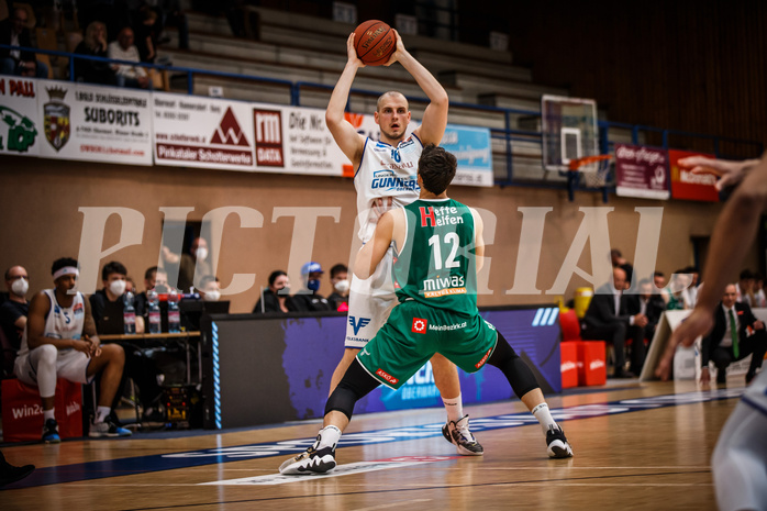 Basketball, bet-at-home Basketball Superliga 2021/22, Playoffs, Viertelfinale Spiel 1, Oberwart Gunners, Kapfenberg Bulls, Renato Poljak (16)