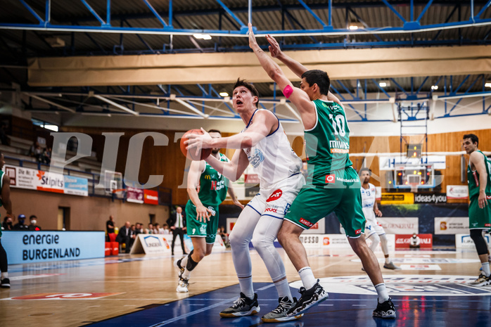 Basketball, bet-at-home Basketball Superliga 2021/22, Playoffs, Viertelfinale Spiel 1, Oberwart Gunners, Kapfenberg Bulls, Tyler Creammer (10)