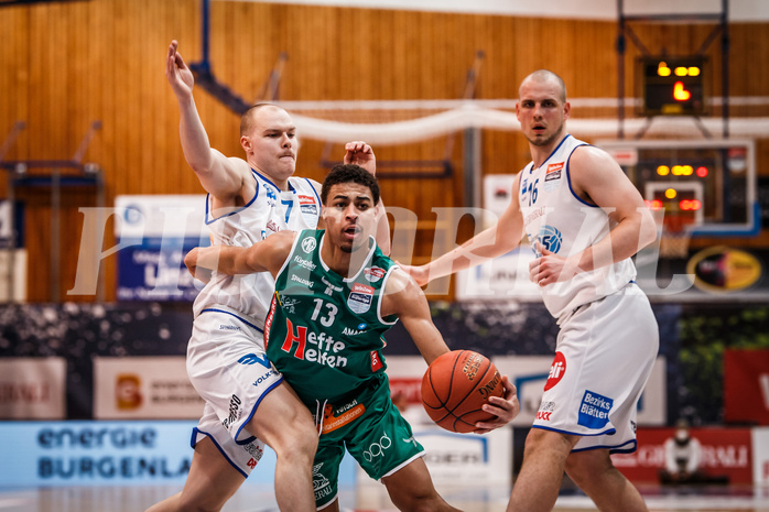 Basketball, bet-at-home Basketball Superliga 2021/22, Playoffs, Viertelfinale Spiel 1, Oberwart Gunners, Kapfenberg Bulls, Derryck Thornton (13)