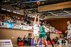 Basketball, bet-at-home Basketball Superliga 2021/22, Playoffs, Viertelfinale Spiel 1, Oberwart Gunners, Kapfenberg Bulls, Sebastian Käferle (7)