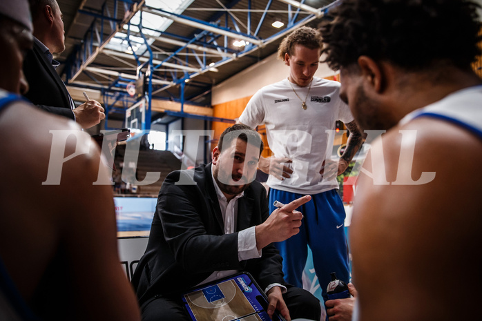 Basketball, bet-at-home Basketball Superliga 2021/22, Playoffs, Viertelfinale Spiel 1, Oberwart Gunners, Kapfenberg Bulls, Horst Leitner (Coach)
