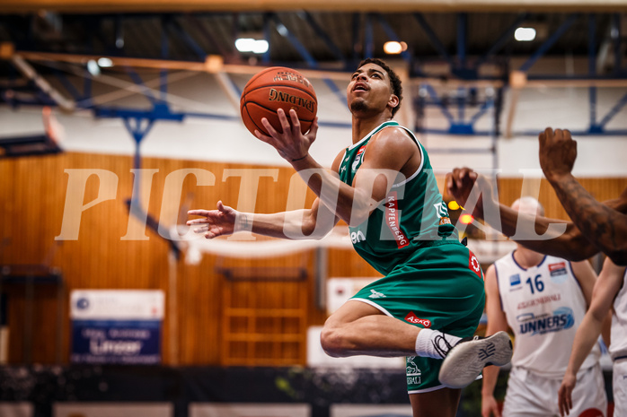 Basketball, bet-at-home Basketball Superliga 2021/22, Playoffs, Viertelfinale Spiel 1, Oberwart Gunners, Kapfenberg Bulls, Derryck Thornton (13)
