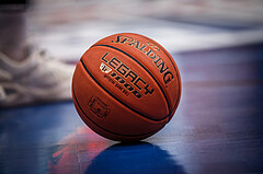 Basketball, bet-at-home Basketball Superliga 2021/22, Playoffs, Viertelfinale Spiel 1, Oberwart Gunners, Kapfenberg Bulls, #featured Spielball