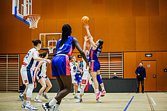 Basketball, Win2Day Basketball Damen Superliga 2023/24, Grunddurchgang 4.Runde, Vienna Timberwolves, UBSC-DBBC Graz, Katharina Kindl (5), Lejla Meskic (11)