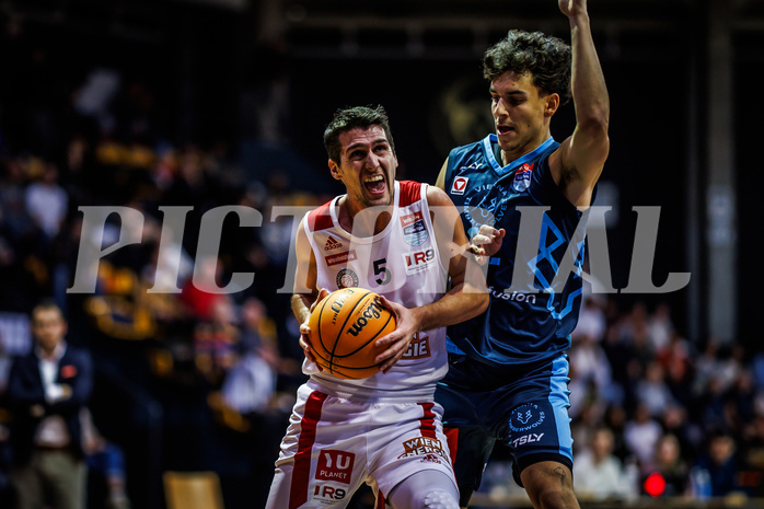Basketball, Win2Day Superliga 2023/24, Grunddurchgang 8.Runde, BC Vienna, Vienna Timberwolves, Bogic Vujosevic (5), Daniele Kuchar (22)