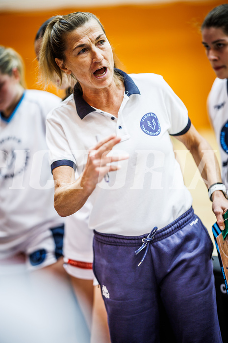 Basketball, Win2Day Basketball Damen Superliga 2023/24, Grunddurchgang 4.Runde, Vienna Timberwolves, UBSC-DBBC Graz, Beata Renertova (Head Coach)