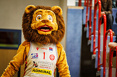 Basketball, win2day Basketball Superliga 2023/24, Grunddurchgang 8.Runde, Traiskirchen Lions, UBSC Graz, Freddie (Mascot)