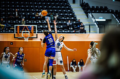 Basketball, Win2Day Basketball Damen Superliga 2023/24, Grunddurchgang 4.Runde, Vienna Timberwolves, UBSC-DBBC Graz, Ajla Meskic (10), Bianca-Alexandra Rantz (18)