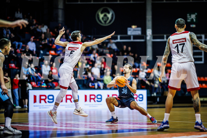 Basketball, Win2Day Superliga 2023/24, Grunddurchgang 8.Runde, BC Vienna, Vienna Timberwolves, Bogic Vujosevic (5), Oscar Schmit (36)