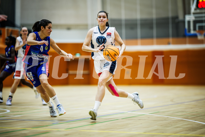 Basketball, Win2Day Basketball Damen Superliga 2023/24, Grunddurchgang 4.Runde, Vienna Timberwolves, UBSC-DBBC Graz, Simona Kuzma (4), Lilian Schwarzenecker (12)
