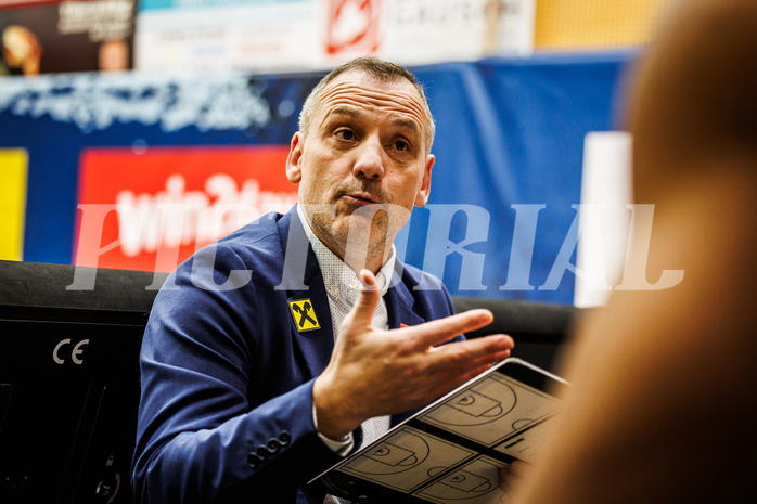 Basketball, win2day Basketball Superliga 2023/24, Grunddurchgang 8.Runde, Traiskirchen Lions, UBSC Graz, Ervin Dragsic (Head Coach)