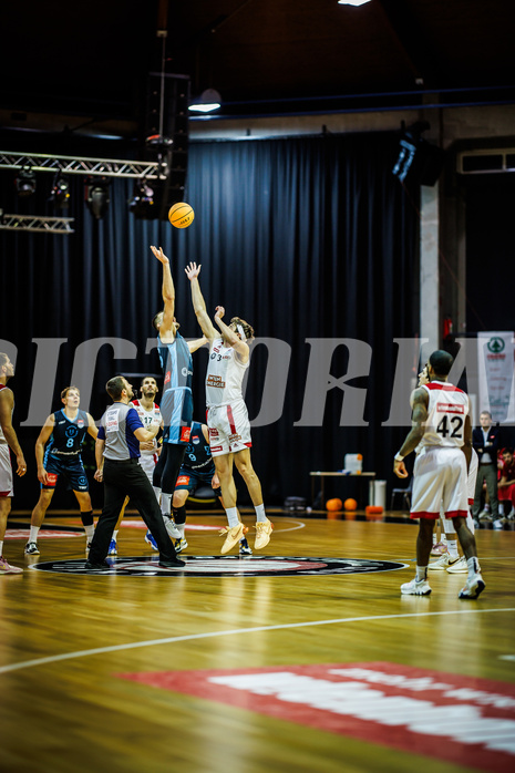 Basketball, Win2Day Superliga 2023/24, Grunddurchgang 8.Runde, BC Vienna, Vienna Timberwolves, Ziga Fifolt (13), Darko Bajo (13)
