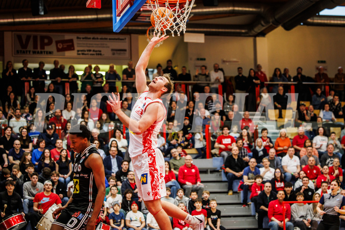 Basketball, win2day Basketball Superliga 2024/25, 8. Platzierungsrunde, Traiskirchen Lions, Flyers Wels, Ryan Moffat (4)