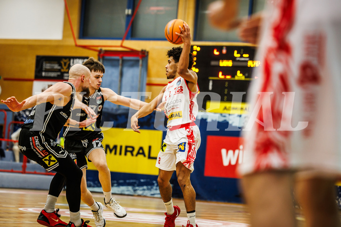 Basketball, win2day Basketball Superliga 2024/25, 8. Platzierungsrunde, Traiskirchen Lions, Flyers Wels, Obinna Anthony Ndukwe (2)