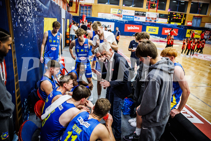Basketball, Win2Day Superliga 2024/25, Grunddurchgang 4.Runde, Traiskirchen Lions, St. Pölten, John Tsiorgiannis (Head Coach)
