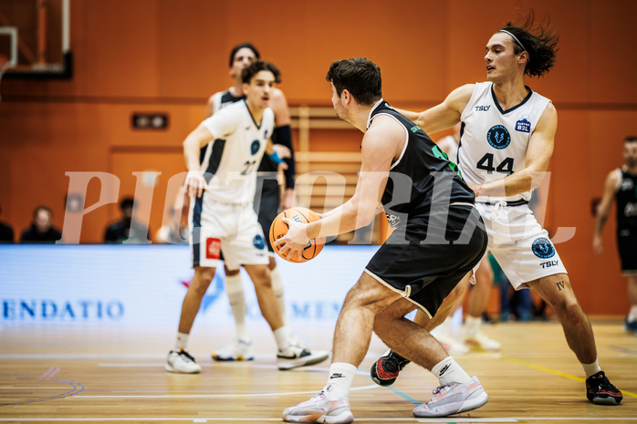 Basketball, Basketball Zweite Liga 2024/25, Grunddurchgang 4.Runde, Vienna Timberwolves, UDW Alligators, Daniel Schuch (10), Ivor Kuresevic (44)
