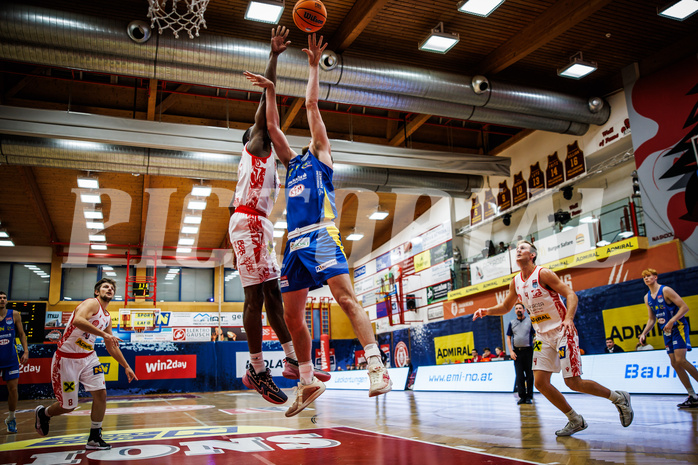 Basketball, Win2Day Superliga 2024/25, Grunddurchgang 4.Runde, Traiskirchen Lions, St. Pölten, Delvon Johnson (5)