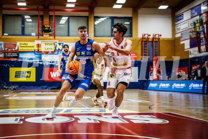 Basketball, Win2Day Superliga 2024/25, Grunddurchgang 4.Runde, Traiskirchen Lions, St. Pölten, Janis Tomaschek (99), Aleksej Kostic (6)
