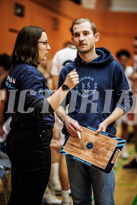 Basketball, Basketball Zweite Liga 2024/25, Grunddurchgang 4.Runde, Vienna Timberwolves, UDW Alligators, Katharina Kindl (Ass. Coach), Justin Schlünken (Head Coach)