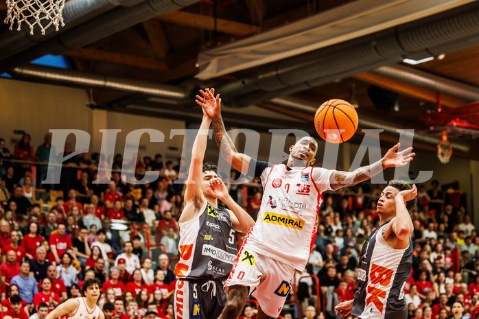 Basketball, win2day Basketball Superliga 2024/25, Playoff Viertelfinale 2. Spiel, Traiskirchen Lions, Klosterneuburg Dukes, Cedric Russell (0)