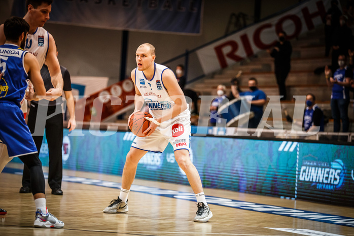 Basketball, bet-at-home Basketball Superliga 2021/22, Grunddurchgang Runde 8, Oberwart Gunners, Gmunden Swans, Sebastian Käferle (7)