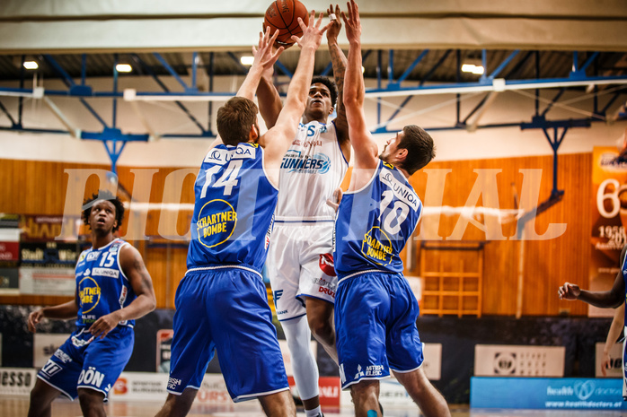 Basketball, bet-at-home Basketball Superliga 2021/22, Grunddurchgang Runde 8, Oberwart Gunners, Gmunden Swans, Rob Howard (5)