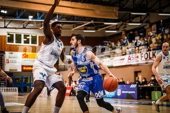 Basketball, bet-at-home Basketball Superliga 2021/22, Grunddurchgang Runde 8, Oberwart Gunners, Gmunden Swans, Daniel Friedrich (6)