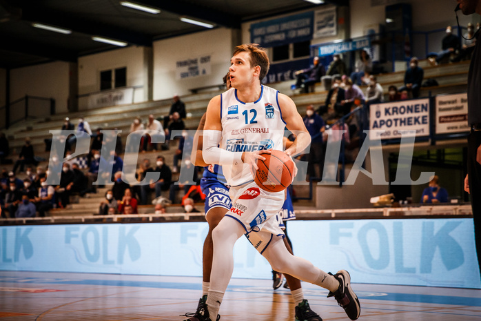 Basketball, bet-at-home Basketball Superliga 2021/22, Grunddurchgang Runde 8, Oberwart Gunners, Gmunden Swans, Jonathan Knessl (12)