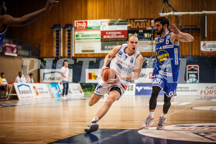 Basketball, bet-at-home Basketball Superliga 2021/22, Grunddurchgang Runde 8, Oberwart Gunners, Gmunden Swans, Sebastian Käferle (7)