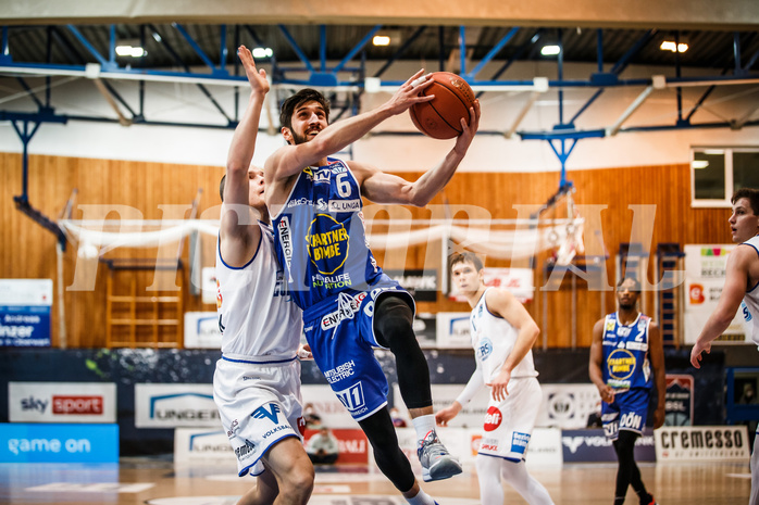 Basketball, bet-at-home Basketball Superliga 2021/22, Grunddurchgang Runde 8, Oberwart Gunners, Gmunden Swans, Daniel Friedrich (6)