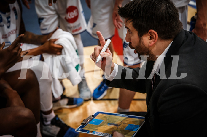 Basketball, bet-at-home Basketball Superliga 2021/22, Grunddurchgang Runde 8, Oberwart Gunners, Gmunden Swans, Horst Leitner (Coach)