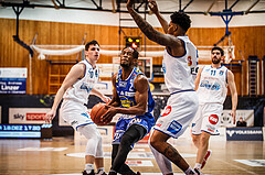 Basketball, bet-at-home Basketball Superliga 2021/22, Grunddurchgang Runde 8, Oberwart Gunners, Gmunden Swans, Cederic Anders (2)