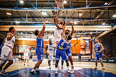 Basketball, bet-at-home Basketball Superliga 2021/22, Grunddurchgang Runde 8, Oberwart Gunners, Gmunden Swans, Connor Cashaw (4)