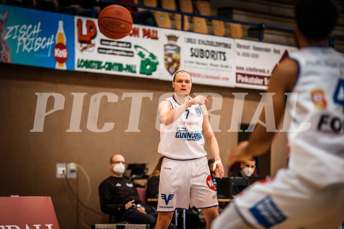 Basketball, bet-at-home Basketball Superliga 2021/22, Grunddurchgang Runde 8, Oberwart Gunners, Gmunden Swans, Sebastian Käferle (7)