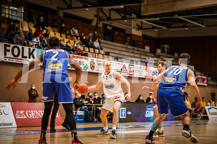 Basketball, bet-at-home Basketball Superliga 2021/22, Grunddurchgang Runde 8, Oberwart Gunners, Gmunden Swans, Sebastian Käferle (7)